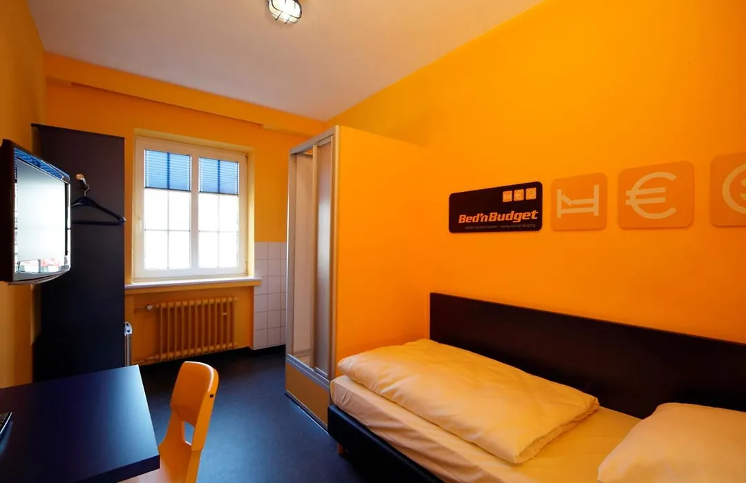 Bed'Nbudget Expo-Hostel Rooms-1